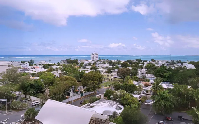 Waterside Flat With Garage and Easy Beach Access