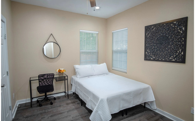 3BR 2BA Remodeled House Near Downtown
