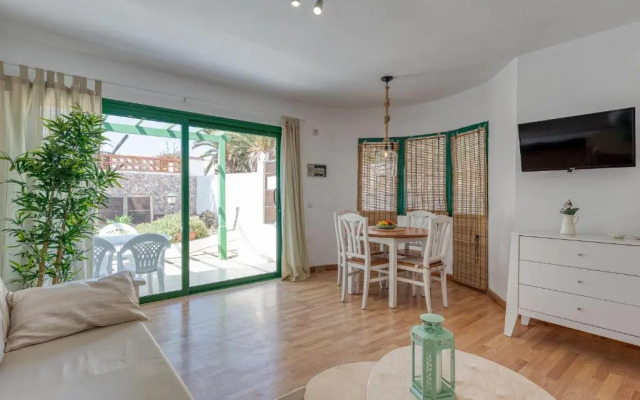 Apartment with pool and terrace 1 min from the Beach