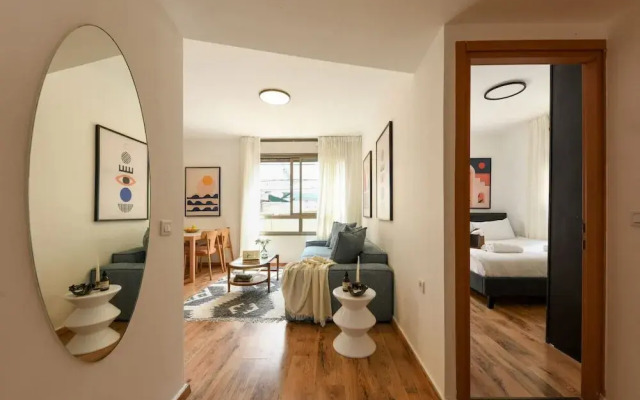 MAMAD - Pet-friendly 2BR Apt & Kitchen