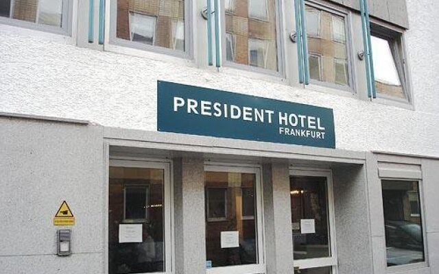 President Hotel Frankfurt вид на фасад