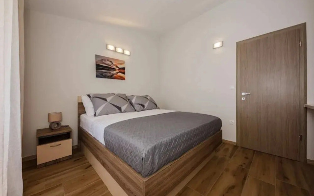 Coastal Apartment in Sibenik-brodarica
