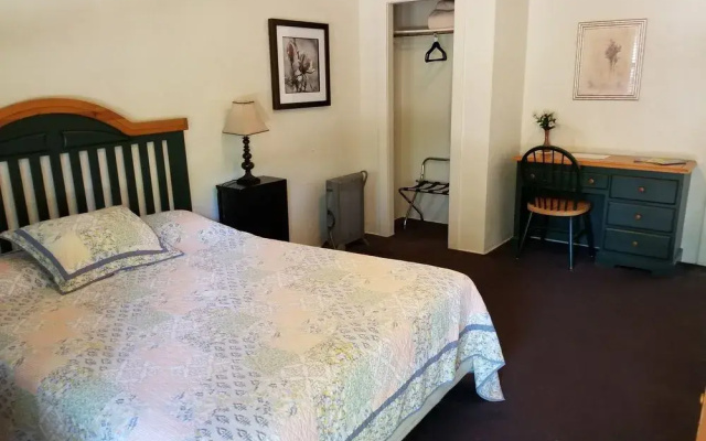 The Manor Motel
