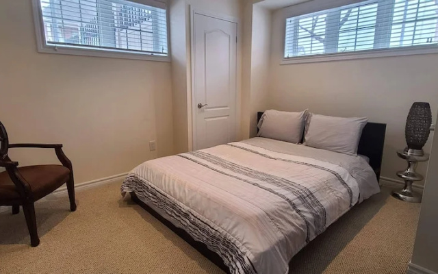 Spacious 2 BR, 3 Beds, Sleeps 6, Kitchen, Laundry