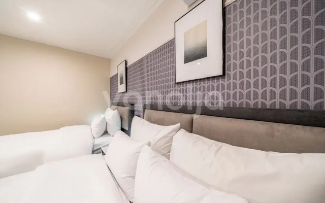 Brown-Dot Hotel