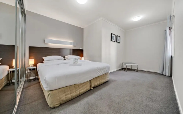Comfy 2-bed Near the Lake With Secure Parking