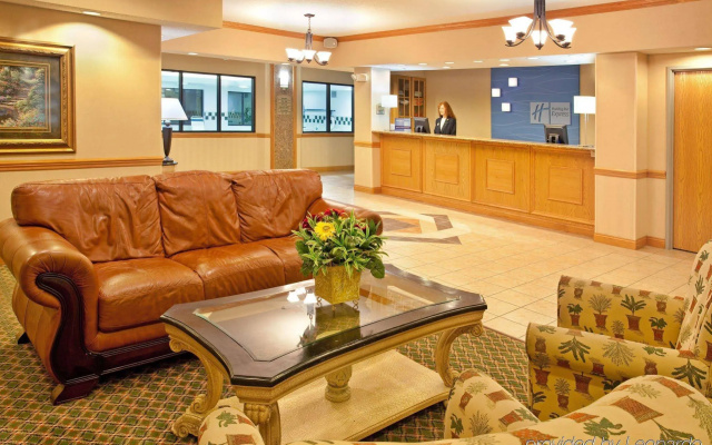 Holiday Inn Express & Suites Elkhart by IHG