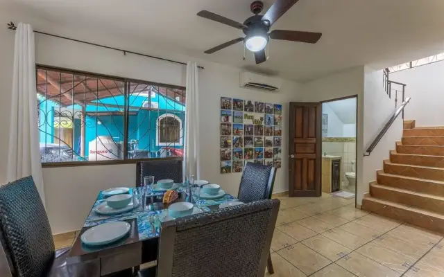 Sunset Villa, Comfortable House Steps From the Beach