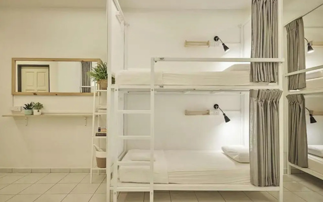 Sleepy Nomad Hostel