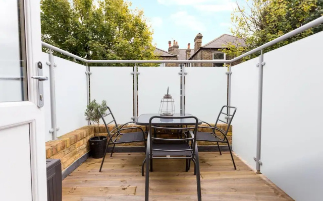 Bright And Stylish 1 Bedroom Flat With Terrace