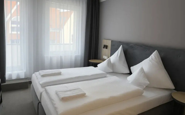 HI Grand City Hotel