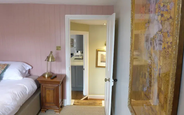 Royal Oak Retreat 2-bed - Sleeps 6 & Pet Friendly