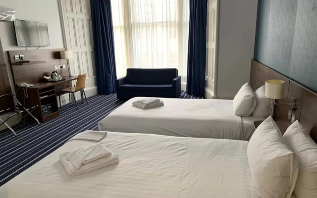 Piries Hotel
