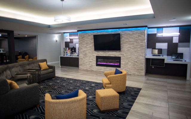La Quinta Inn & Suites by Wyndham Houston East at Normandy