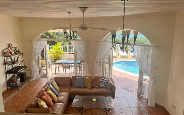 Labrolette Bay-villa-sleeps 8-pool-parking