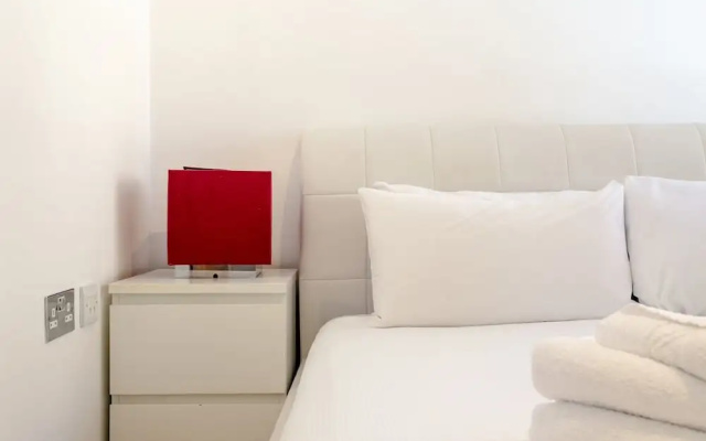 Modern 1 Bedroom Paddington Apartment