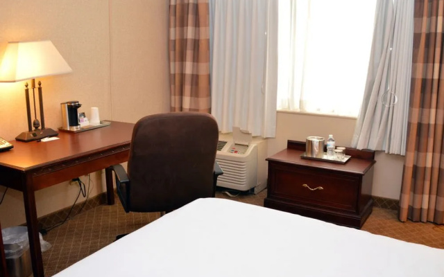 Holiday Inn Saint Joseph Riverfront
