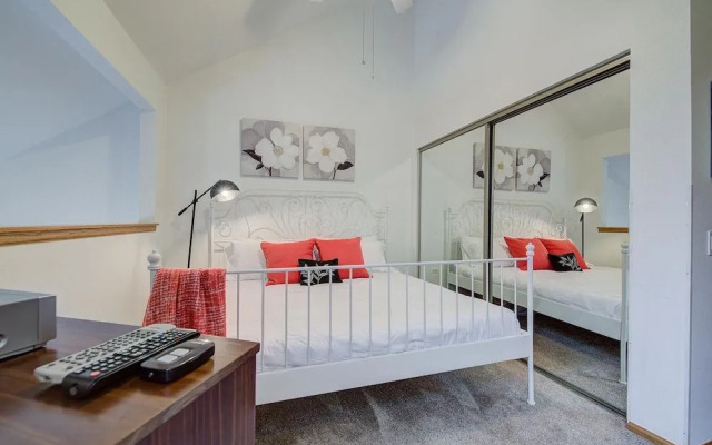 Ski-in Downtown Breckenridge Condo