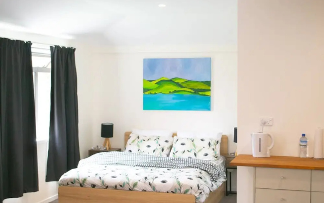 Cosy, Homely Studio With Bus Link to CBD and Eden Park