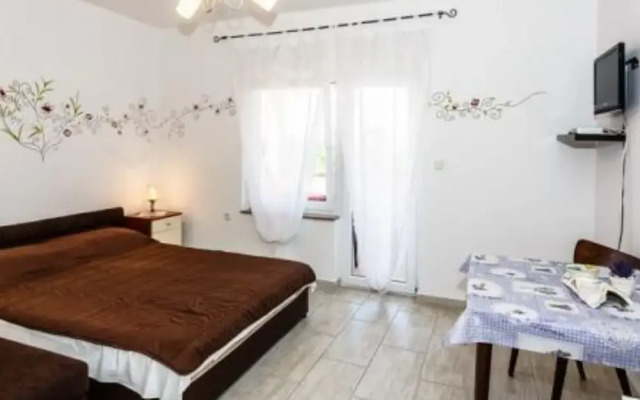 Family Apartmani Sara Malinska