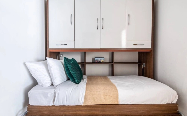 Unique & Stylish 1BR w/ Incomparable Marina Views!