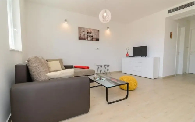 Mali Princ - Modern and Comfortable - A2