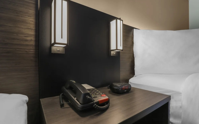 Motel 6 Brooks, Ab
