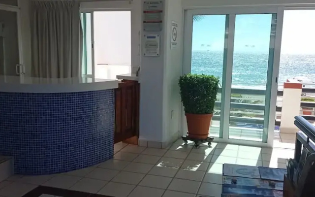 WIVC Casa de la Playa Condo - Literally on the Beach with Swimming Pool & Jacuzzi