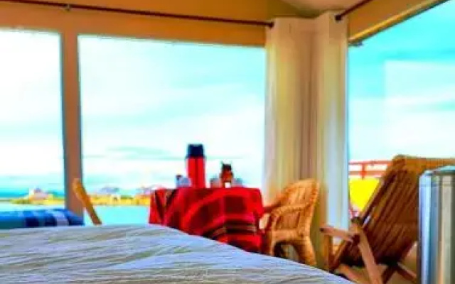 Uros Maya Lodge