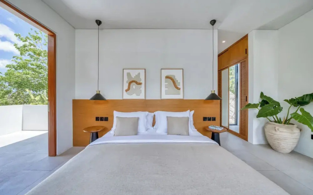 Malvarrosa Stylish 1BR Private Pool Villa Bingin