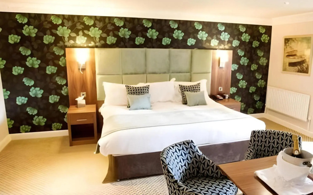 Waterton Park Hotel