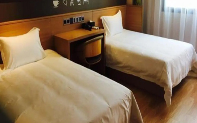 IU Hotel Xuzhou Fengxian Liubang Plaza