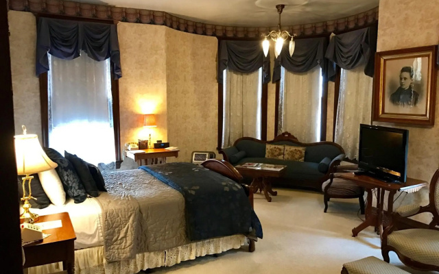 Redstone Inn And Suites