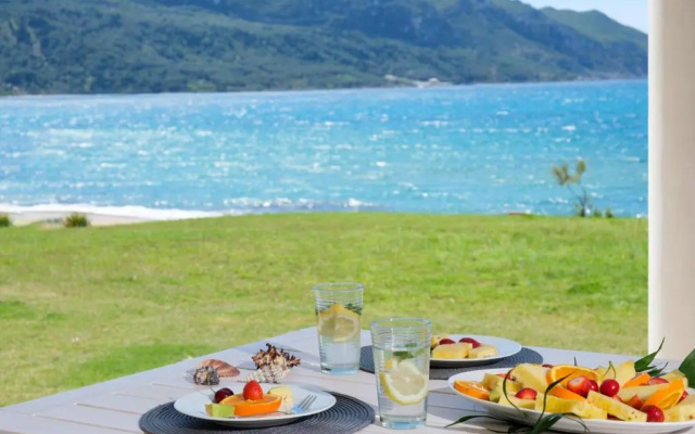 Armikes Beachfront Suites Afionas