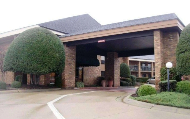 Quality Inn & Suites Searcy I-57