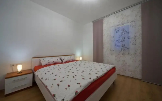 Ivy - Modern With Terrace - A1 Tulipan