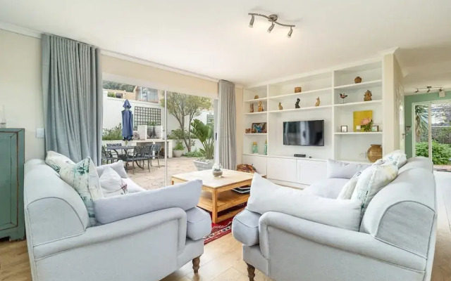 3 Bedroom Family Home - Houtbay