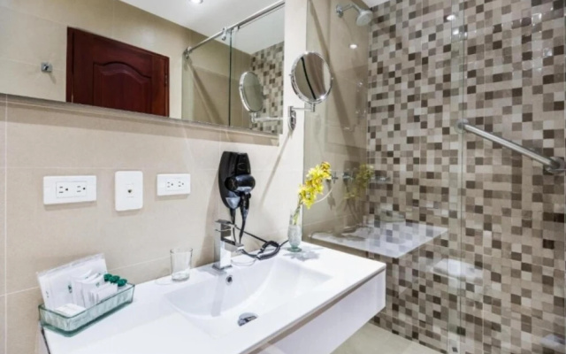 EM Hotels Andes Plaza