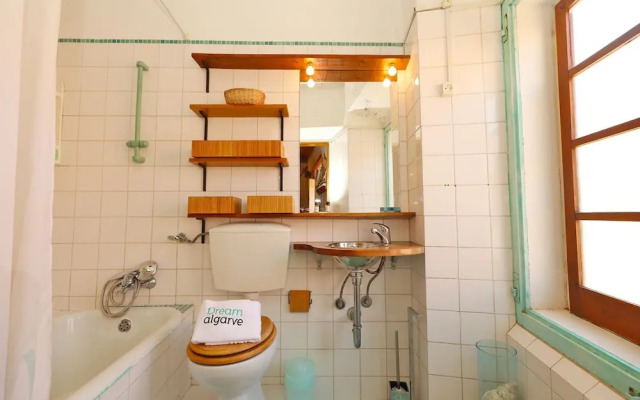 B10 - Rua do Canal 2 Bed Apartment