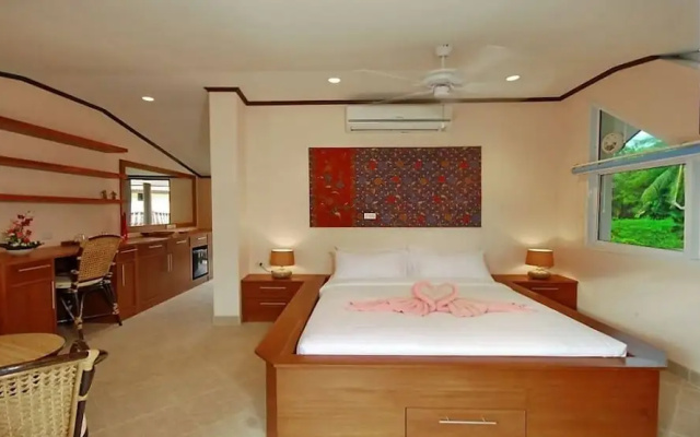 Luxurious Thai-style Villa With a Swimming Pool Just 20 Meters From Beach Access