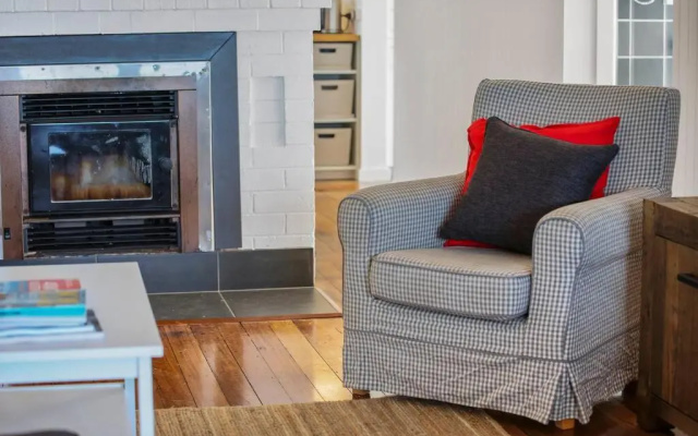 Canoon - 4 Bedroom, Pet Friendly home