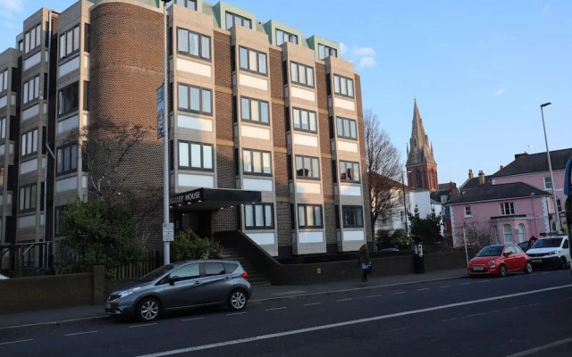 Crescent Apartment