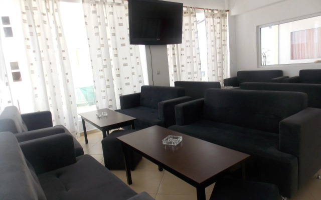 Damian Saranda Hotel