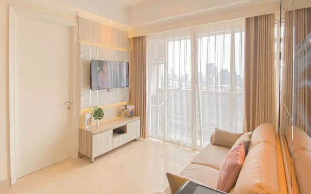 Stunning and Comfy 2BR Apartment at Menteng Park