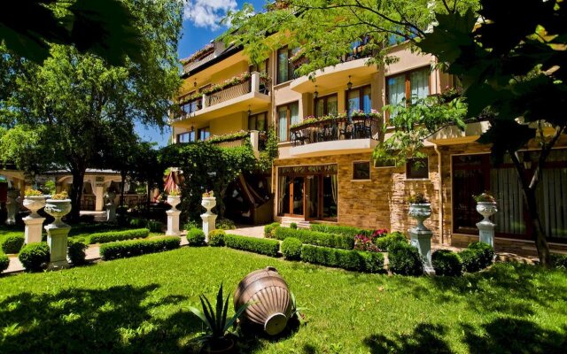 DIT Orpheus Hotel вид на фасад