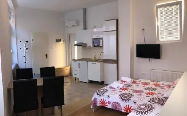 Apartments & Rooms Nardin