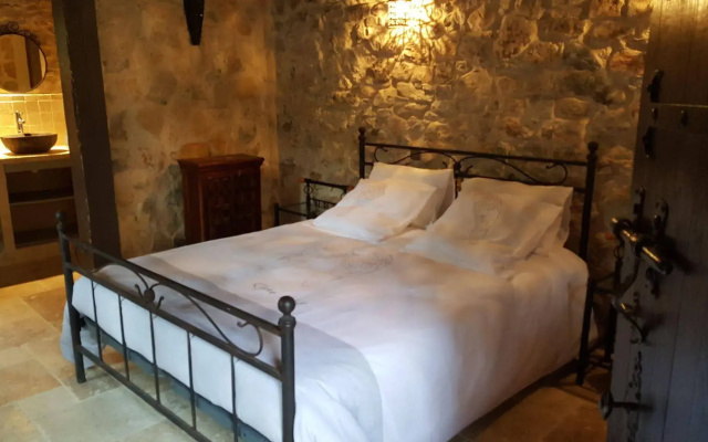 Le Donjon des Combes