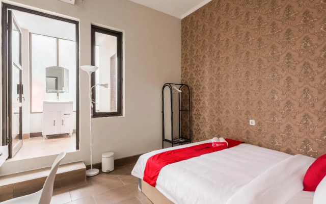 RedDoorz near Grand City Mall 2