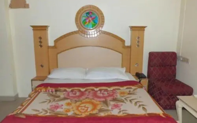 Hotel Ajantha Palace