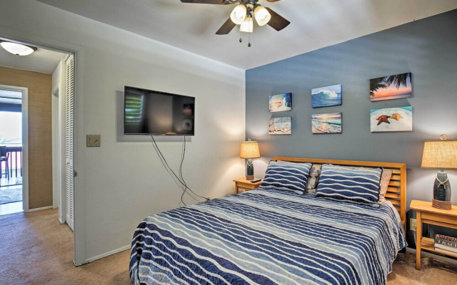 Kona Condo w/ View, Walk to Beach & Restaurants